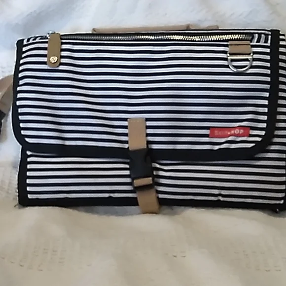 Skip HOP Baby changing pad with diaper and wipes holder. Has clip to attach to - Picture 1 of 9